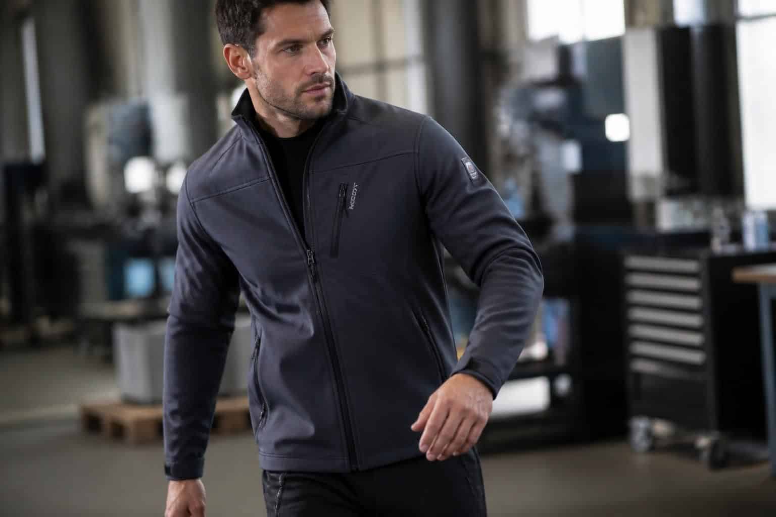 découvrez la veste softshell modyf, idéale pour le travail : légère, coupe-vent et flexible pour un confort optimal toute la journée.